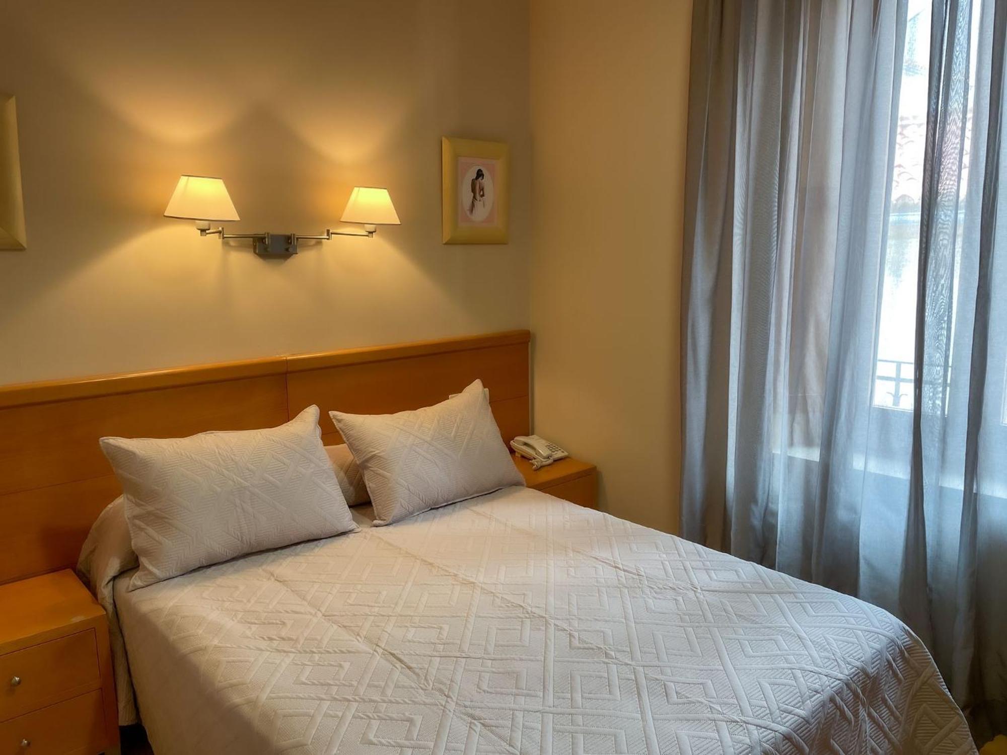 Hotel Castilla Caces Eksteriør bilde