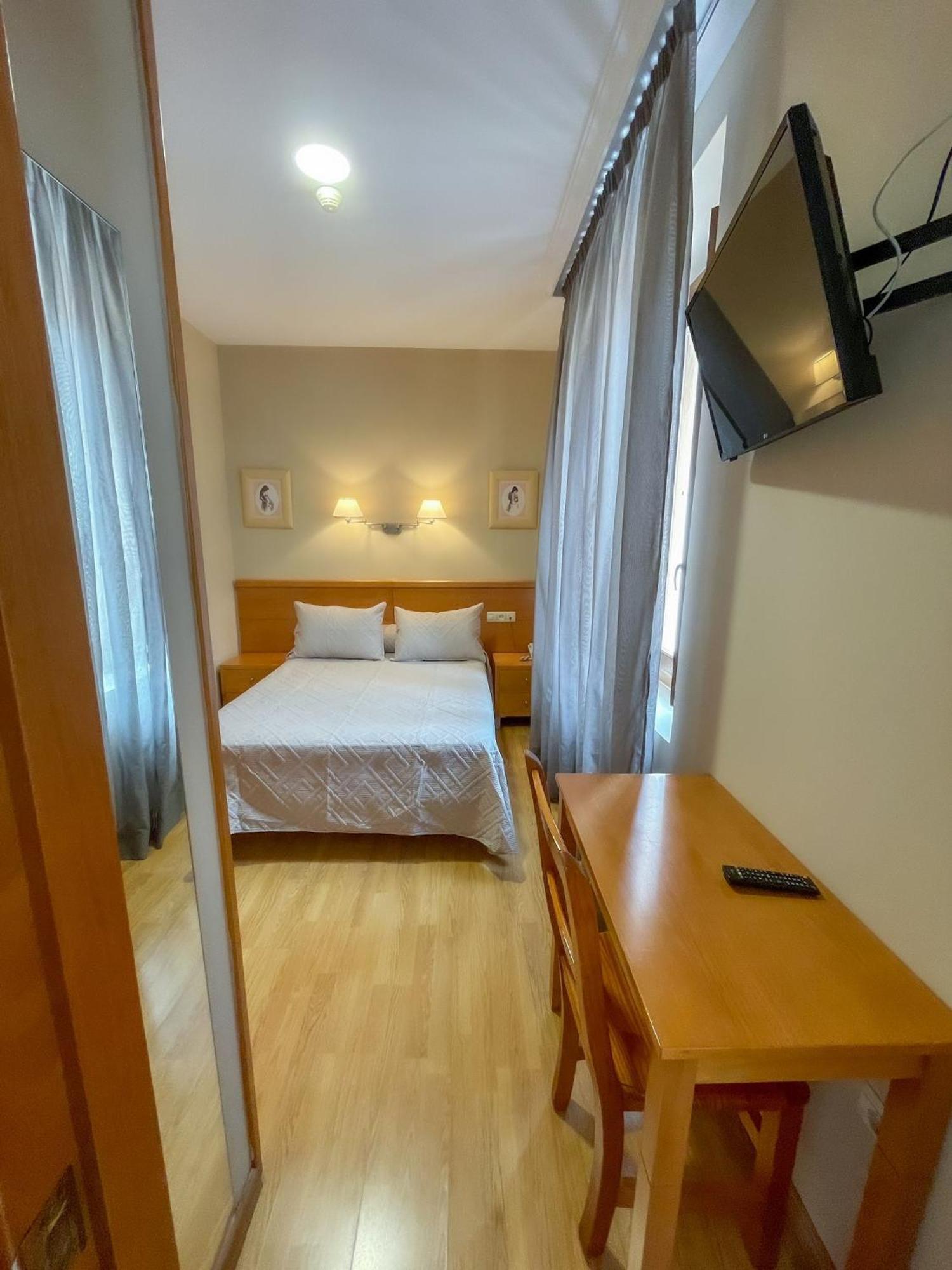 Hotel Castilla Caces Eksteriør bilde