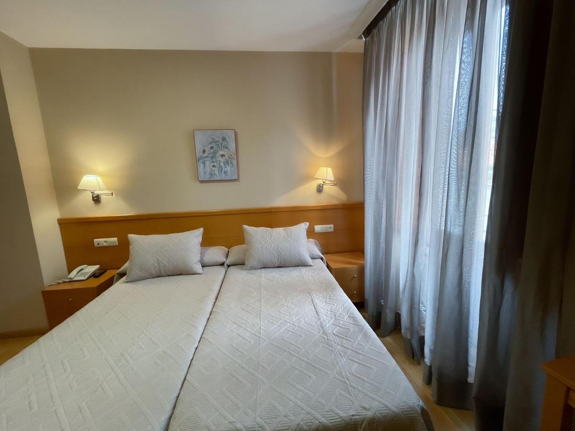 Hotel Castilla Caces Eksteriør bilde