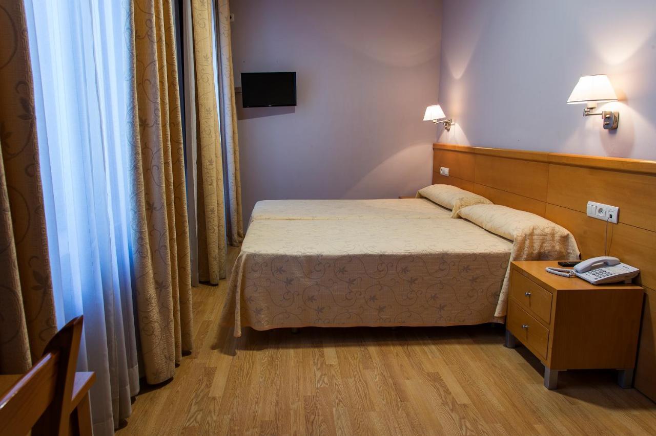 Hotel Castilla Caces Eksteriør bilde