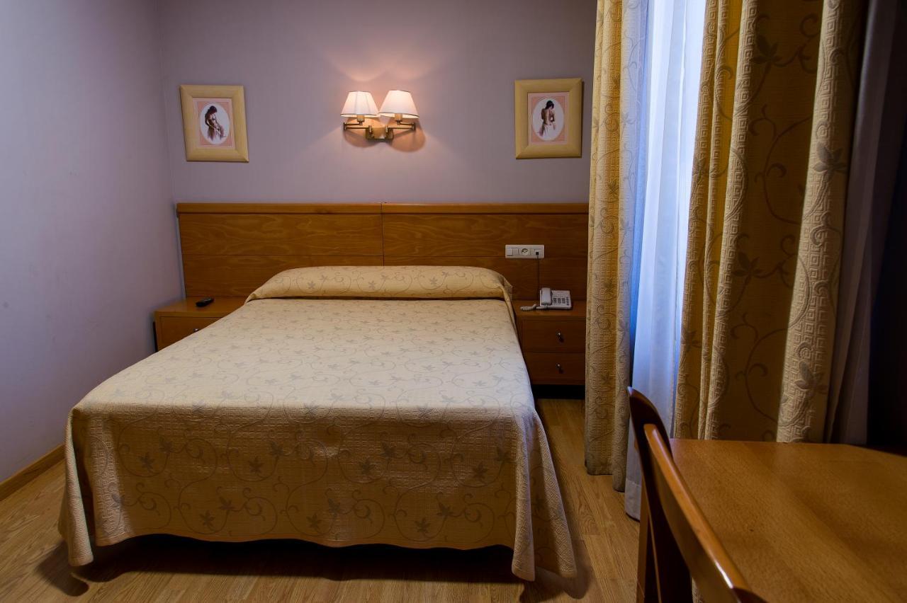 Hotel Castilla Caces Eksteriør bilde